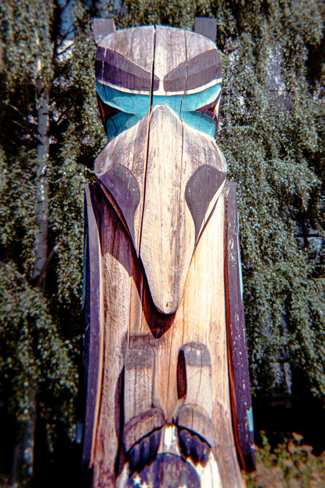 A bird totem outside the Anchorage courthouse.